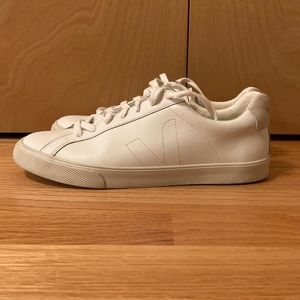 Women's Veja Esplar US size 9 in white leather